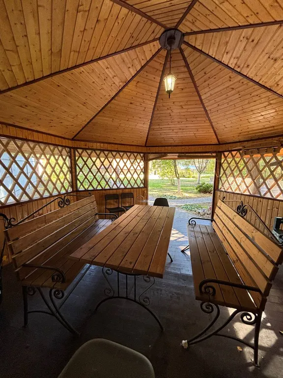 Таунхаус в окружении соснового леса