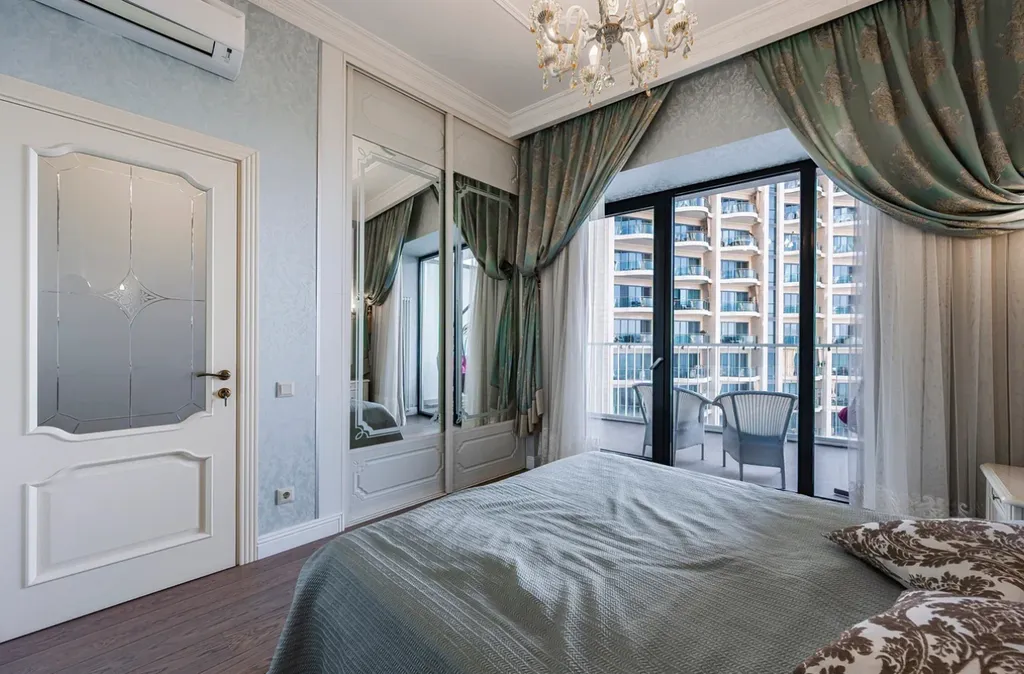 Большой апартамент с видом на море