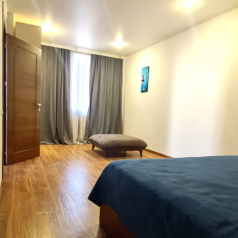 Апартаменты 3х-комнатные с кухней и отоплением. Вид на море и горы