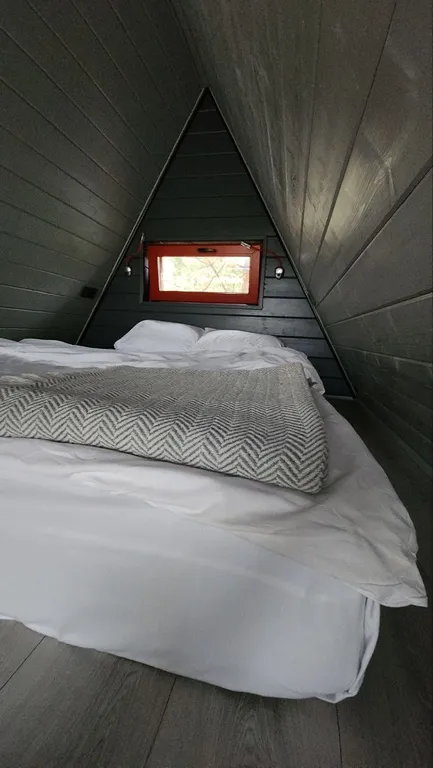 Уютный A-frame в 25 км от Минска с горячей купелью и видом на лес