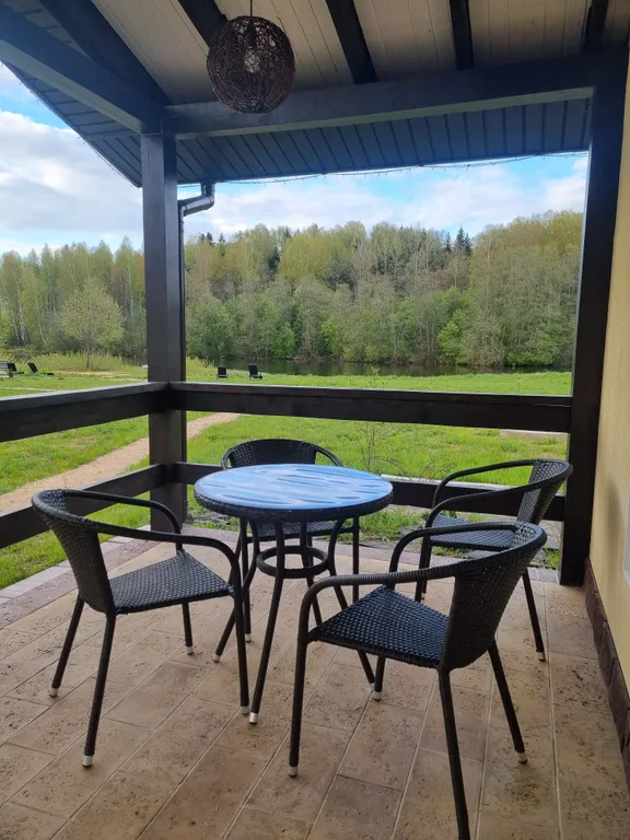 Уютный дом с видом на озеро с камином. Собственный закрытый пляж