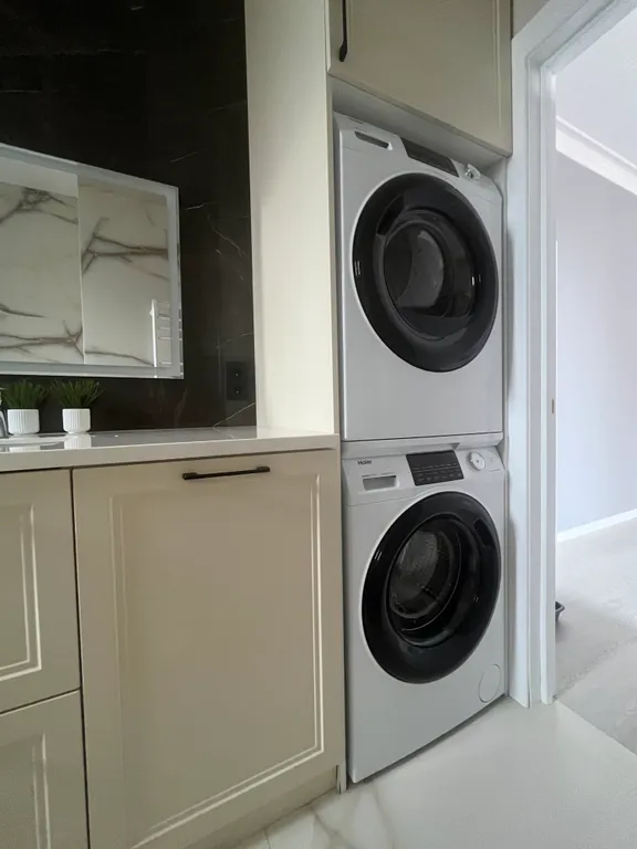 Новый дом с бассейном