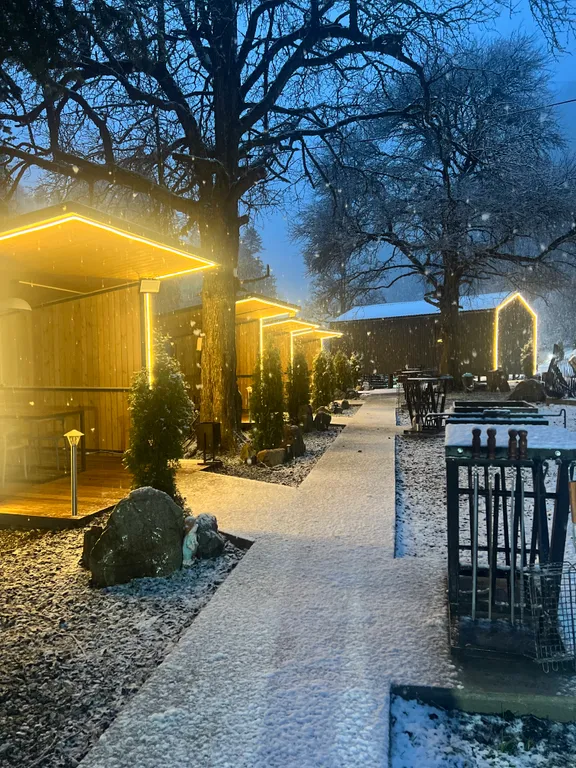 Коттедж с видом на реку и горы (1)