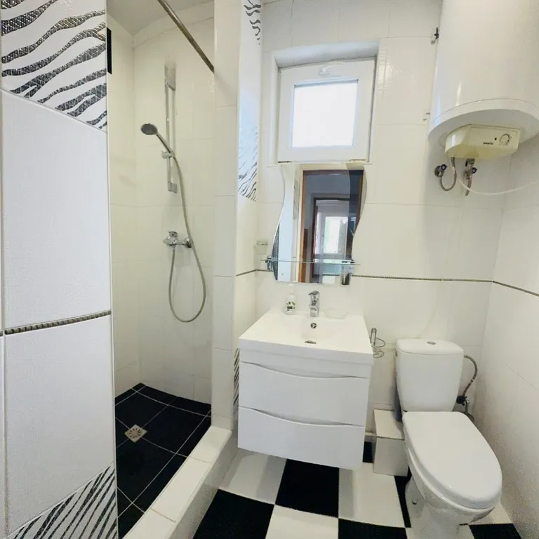 Этаж дома в центре с видом на море и горы