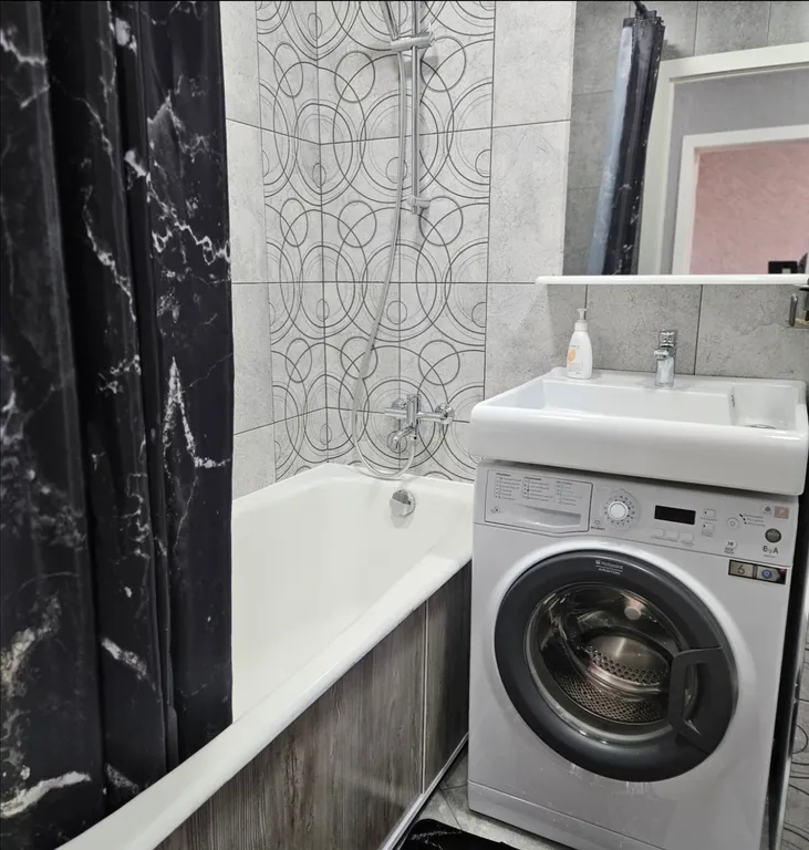 Квартира с лоджией возле станции в центре города