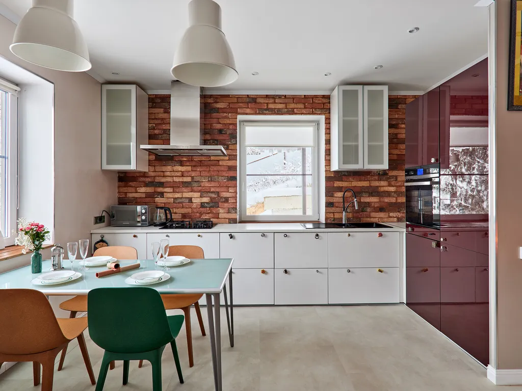 Красивый коттедж у озера для семьи в 20 минутах от города