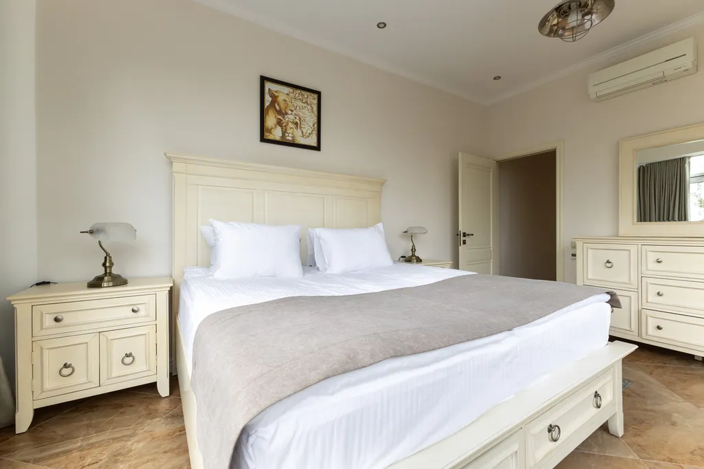 С двумя спальнями и террасой