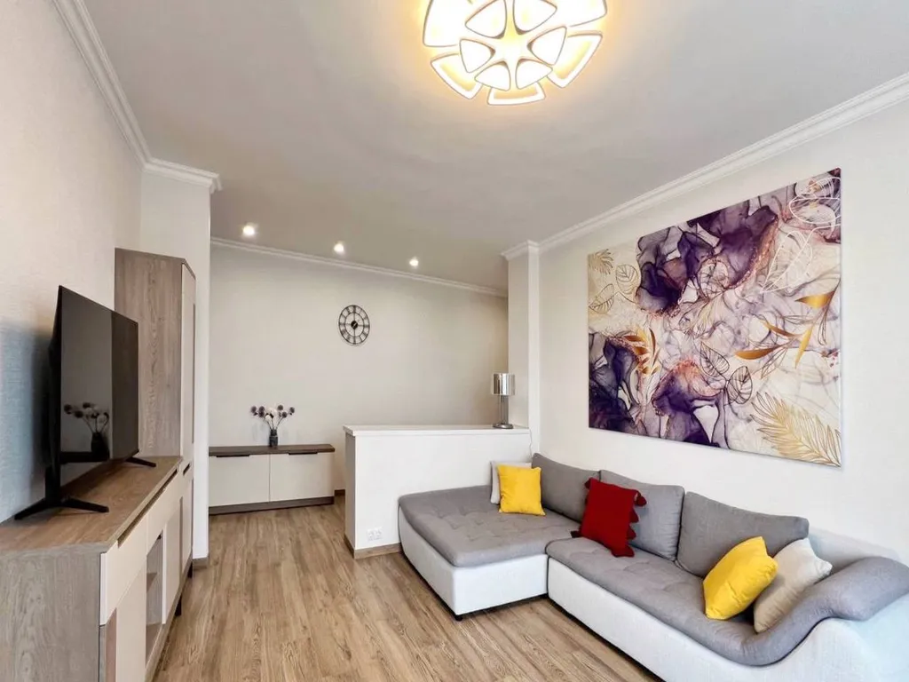 Стильный двухкомнатный люкс с видом на Кафедральный собор