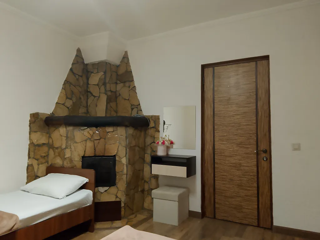 Уютное жильё с видом на горы в шаговой доступности от моря