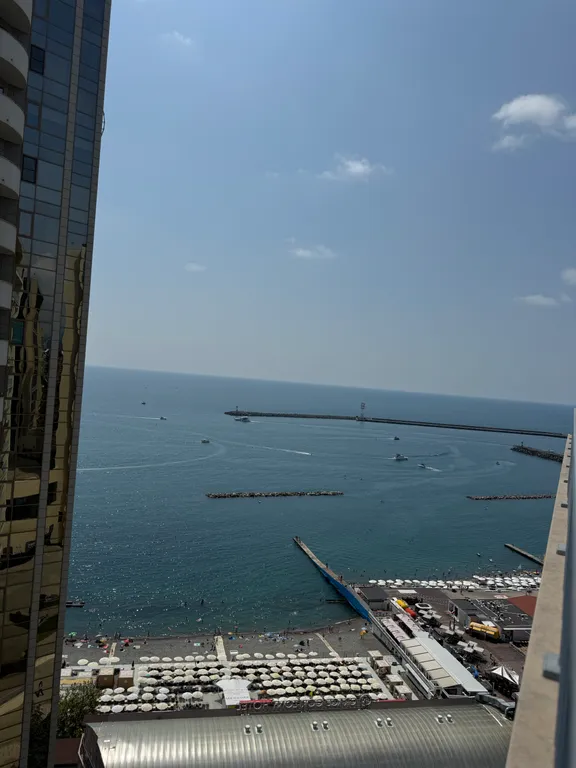 Апартаменты в центре Сочи с прямым видом на море