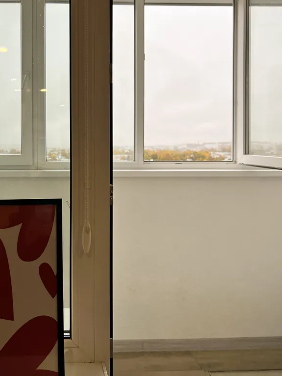 Интересная студия для троих