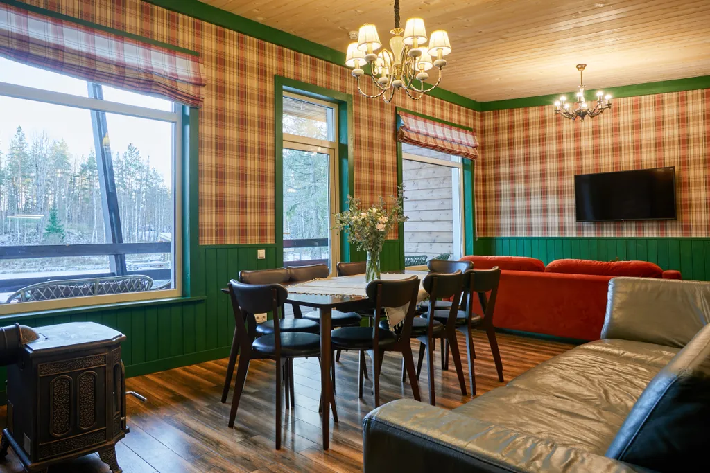 Большой коттедж с 5 спальнями, камином и террасой, Ромашка