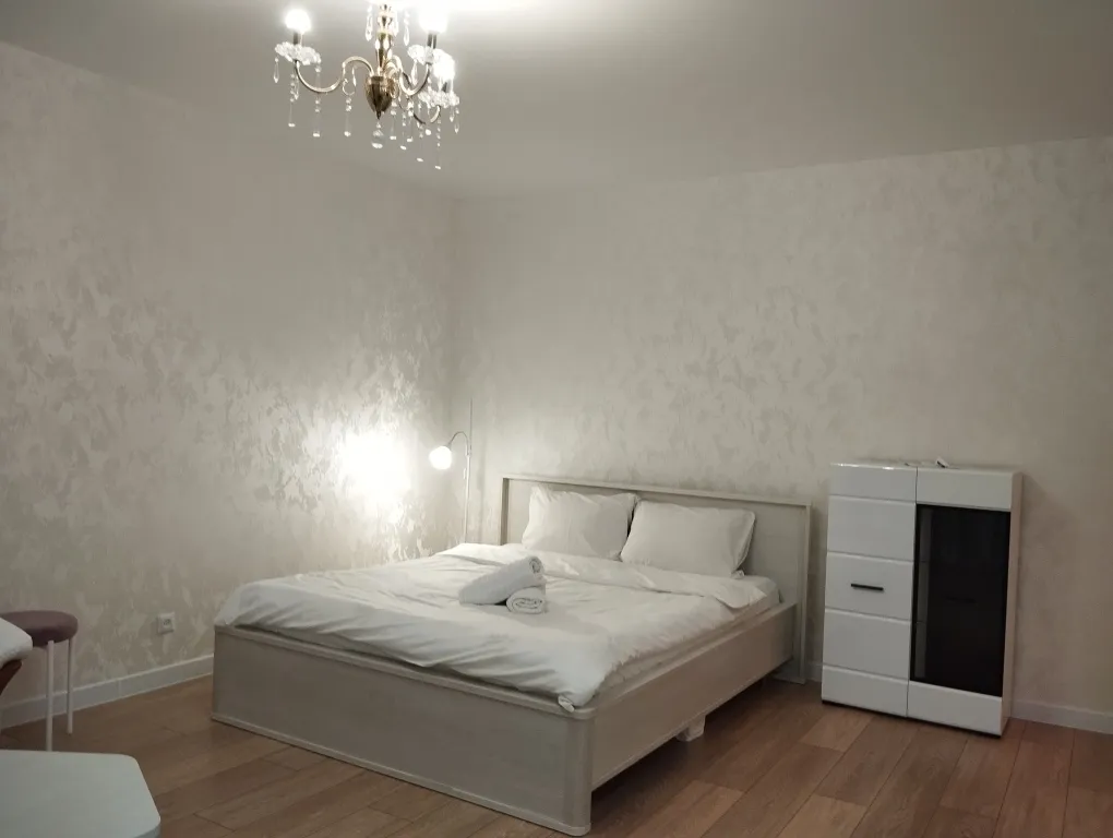 Очень светлая красивая новая квартира в самом центре у площади Победы