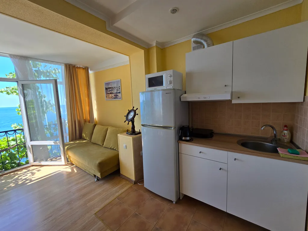 Апартаменты в эллинг Селена с французским балконом