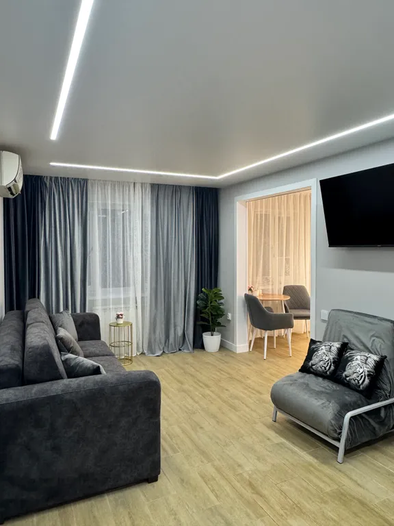 Уютная двухкомнатная квартира у моря, в центре города