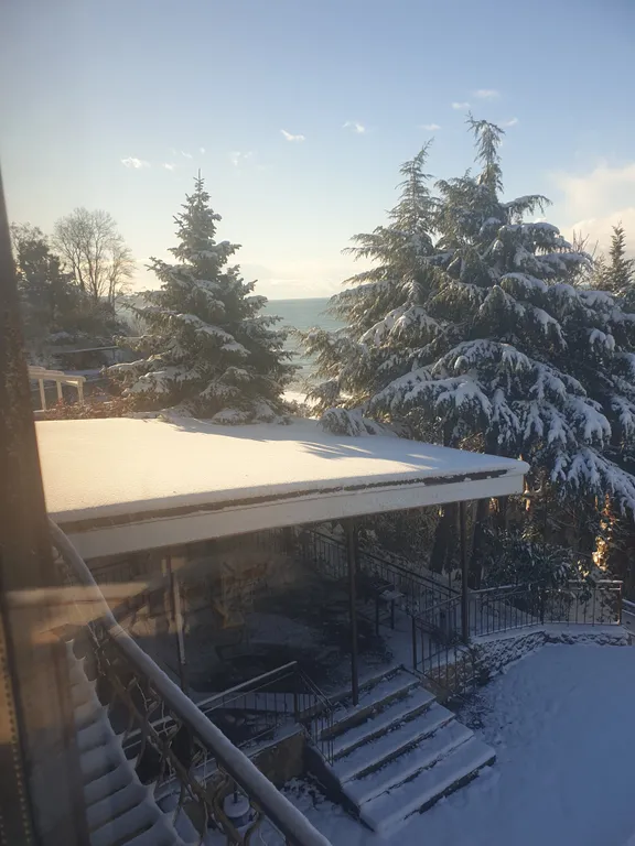 Дом-замок на море