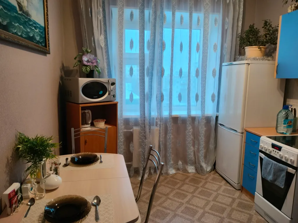 Квартира расположена у РЖД вокзала, до дома -10 -15 минут идти