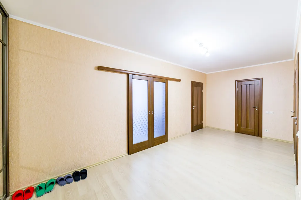 3-комнатная квартира, 15 минут до центра на автомобиле, с парковкой у дома
