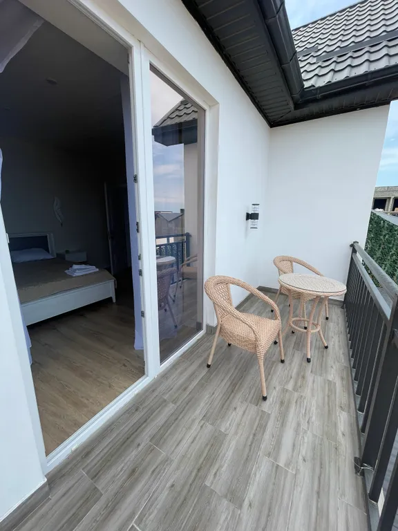 Домик у моря с бассейном