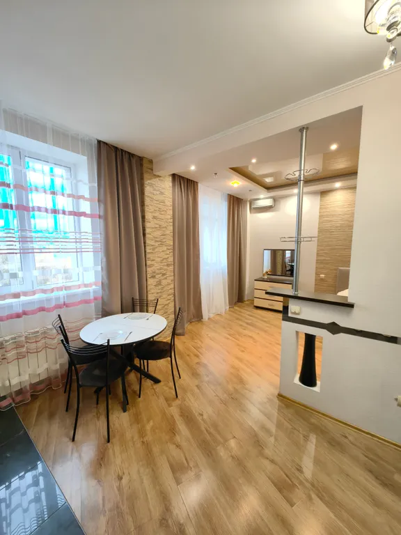 Квартира Просторная однокомнатная квартира с частичным видом на Волгу — Самара