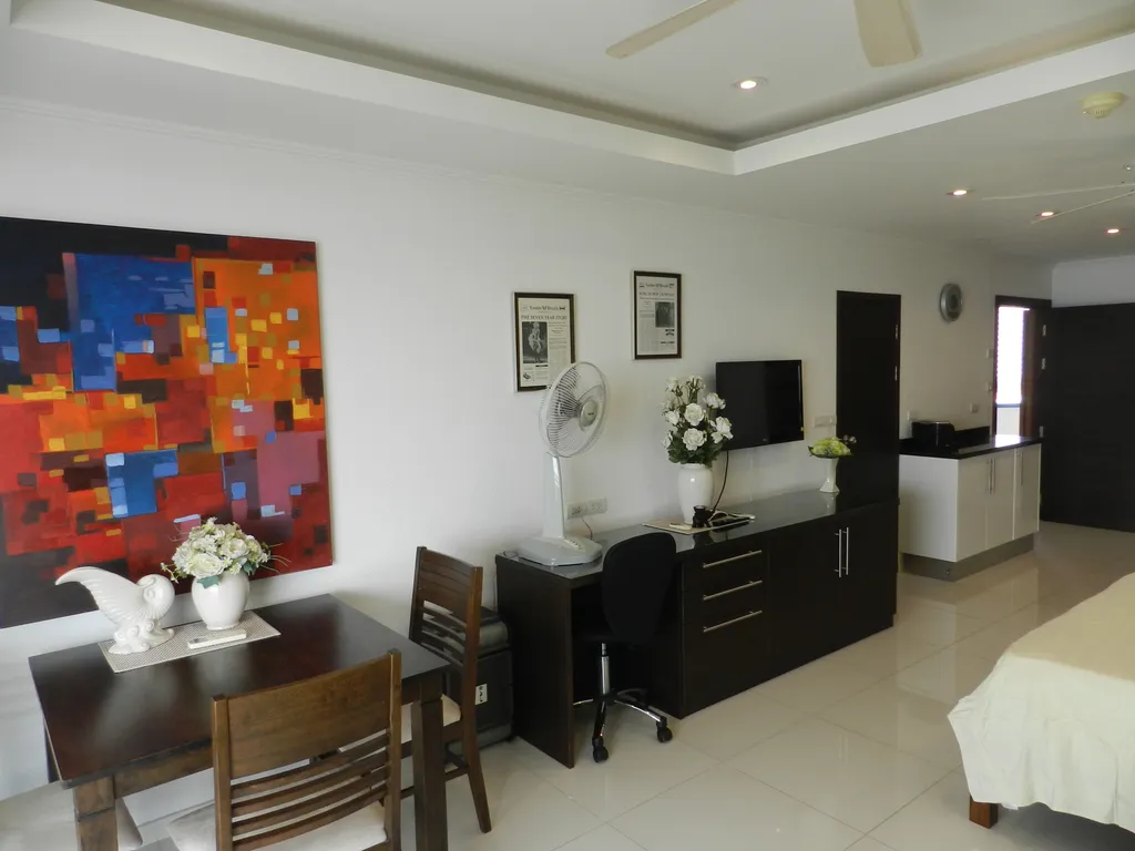 Студия с фронтальным видом на море