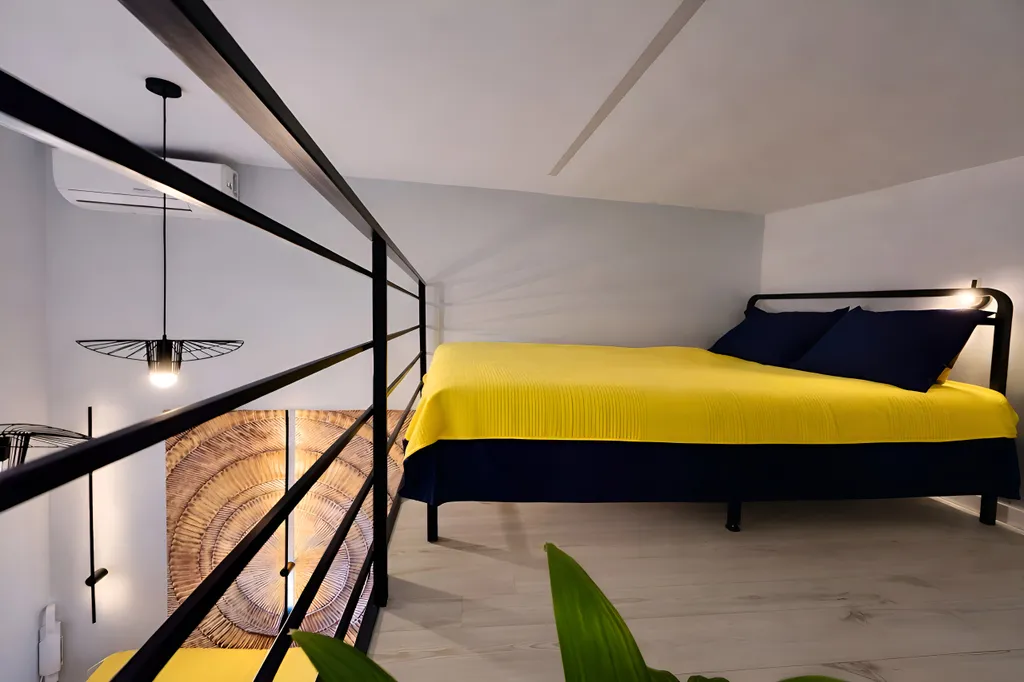 Двухуровневая квартира с шикарным панорамным видом на море