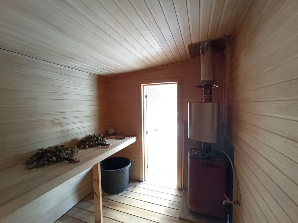 Уютный модульный дом на берегу озера Тосканка