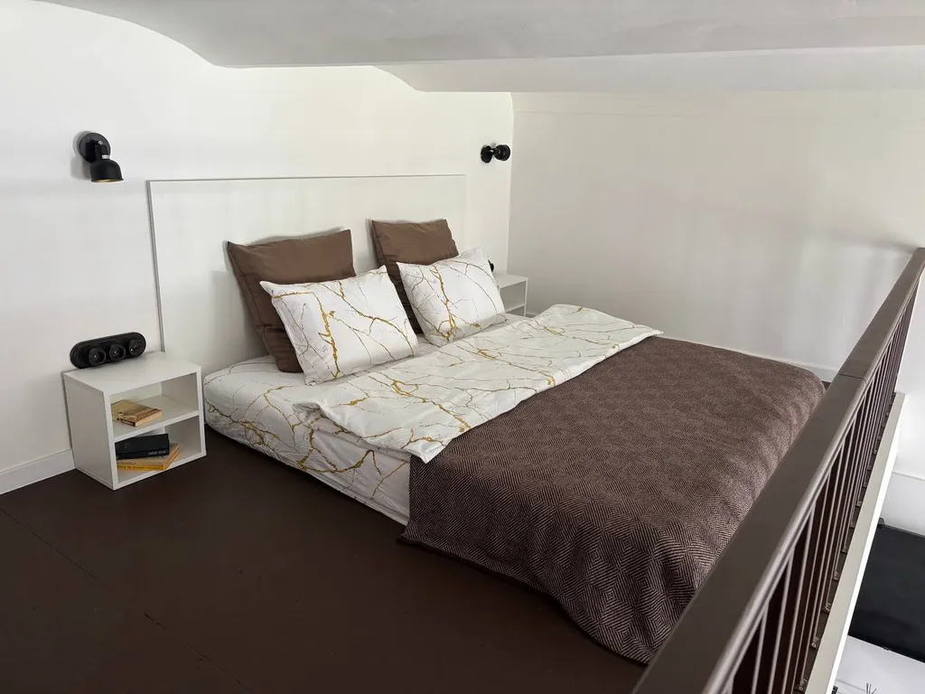 Эксклюзивная двухуровневая 1-комн. квартира с дизайнерским ремонтом