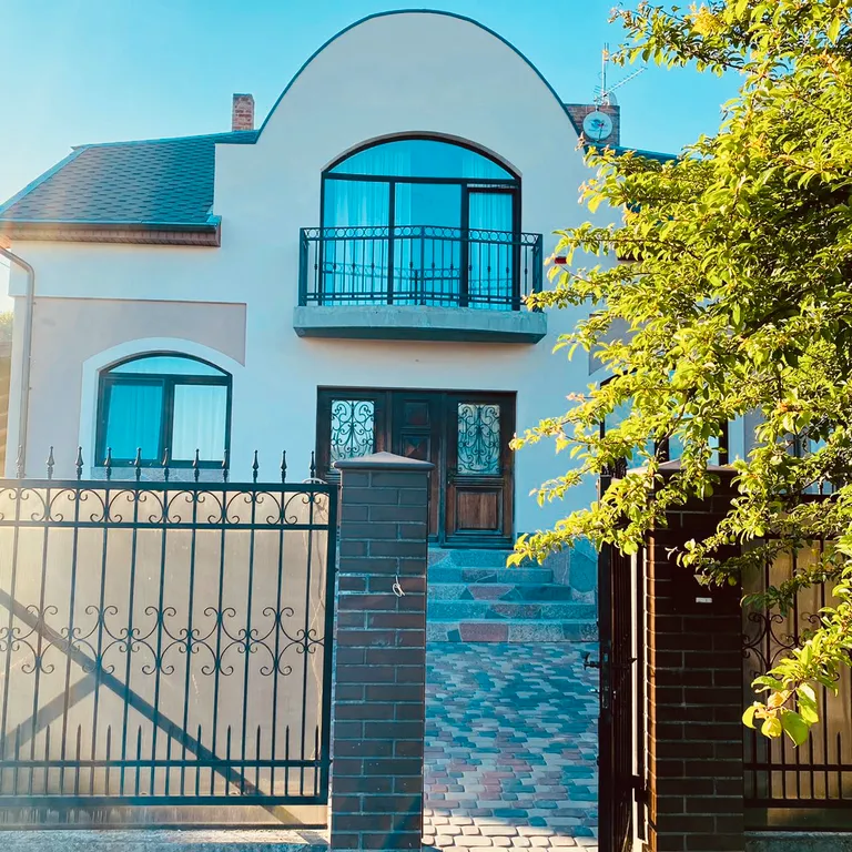 Дом у моря в сосновом бору