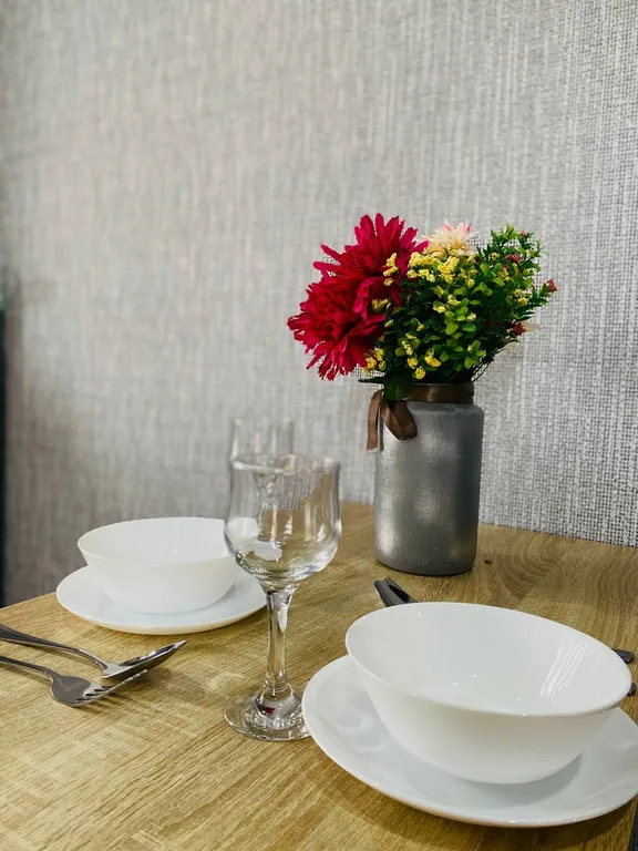 Студия с видом на город