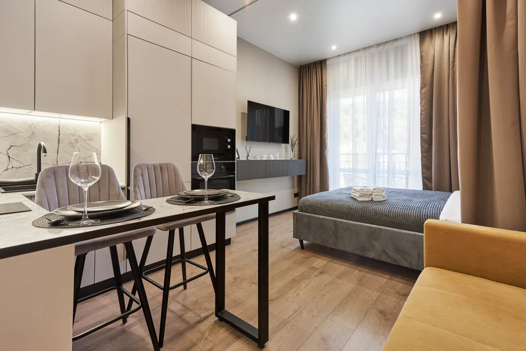 Студия для трех гостей