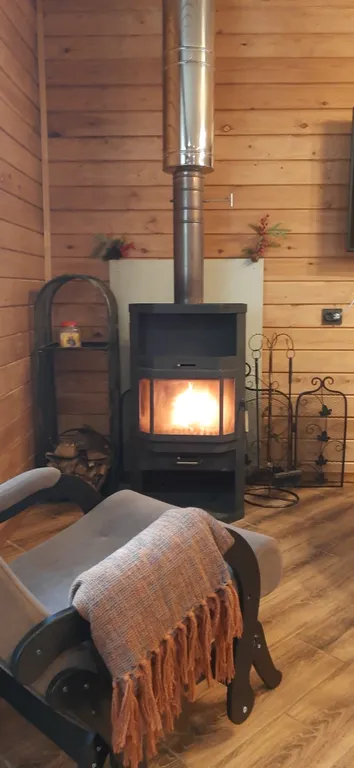 Комфортабельный коттедж с сауной на берегу водоема