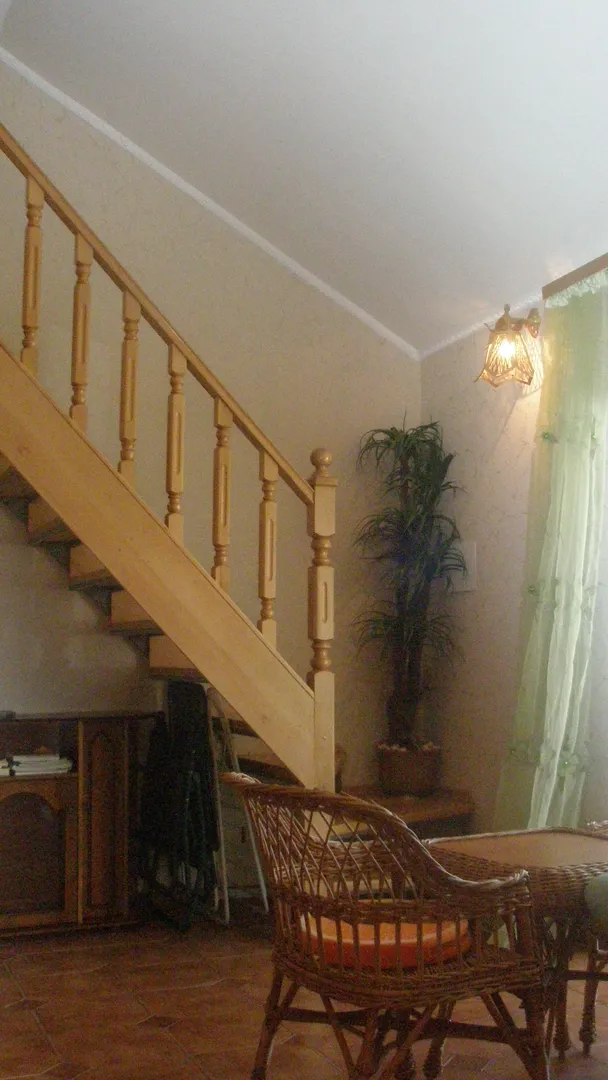 апартаменты двухуровневые лестница на 2 уровень