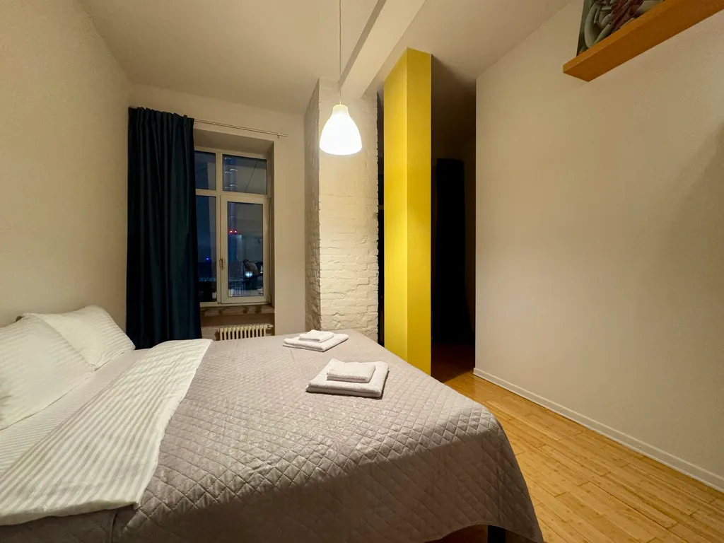 Дом на набережной с видом на Кремль и высокий потолок