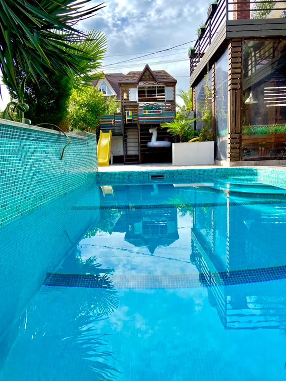 Коттедж Домик у бассейна — Сириус