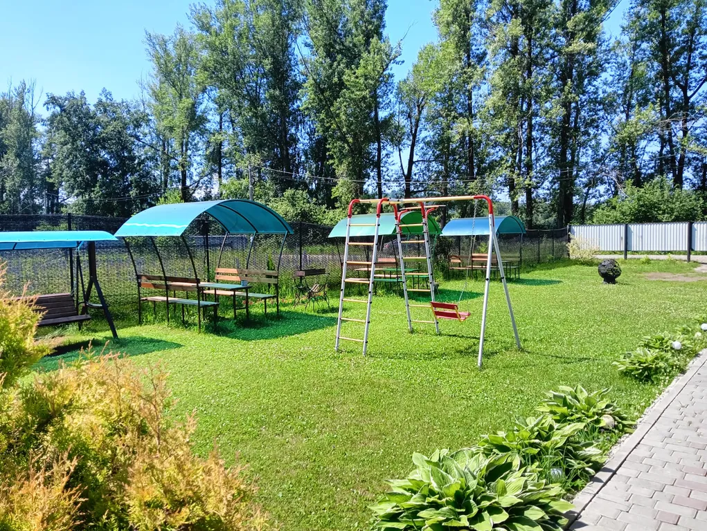 На Алтае на берегу реки Катунь