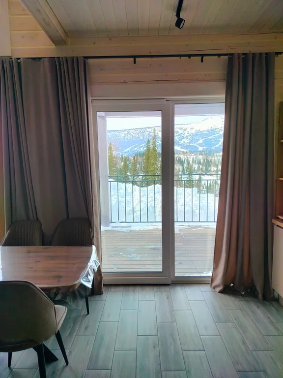 Апартаменты №4 с видом на склоны горы Зеленой