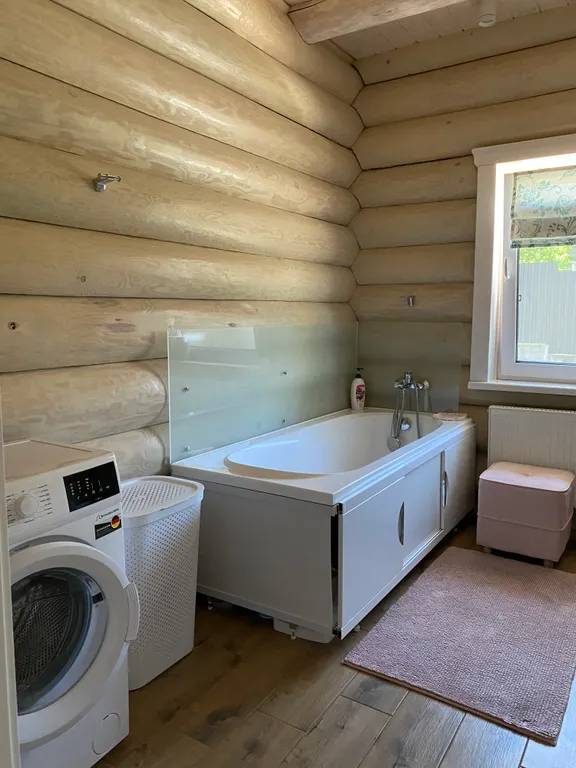 Деревянный комфортабельный дом на берегу озера