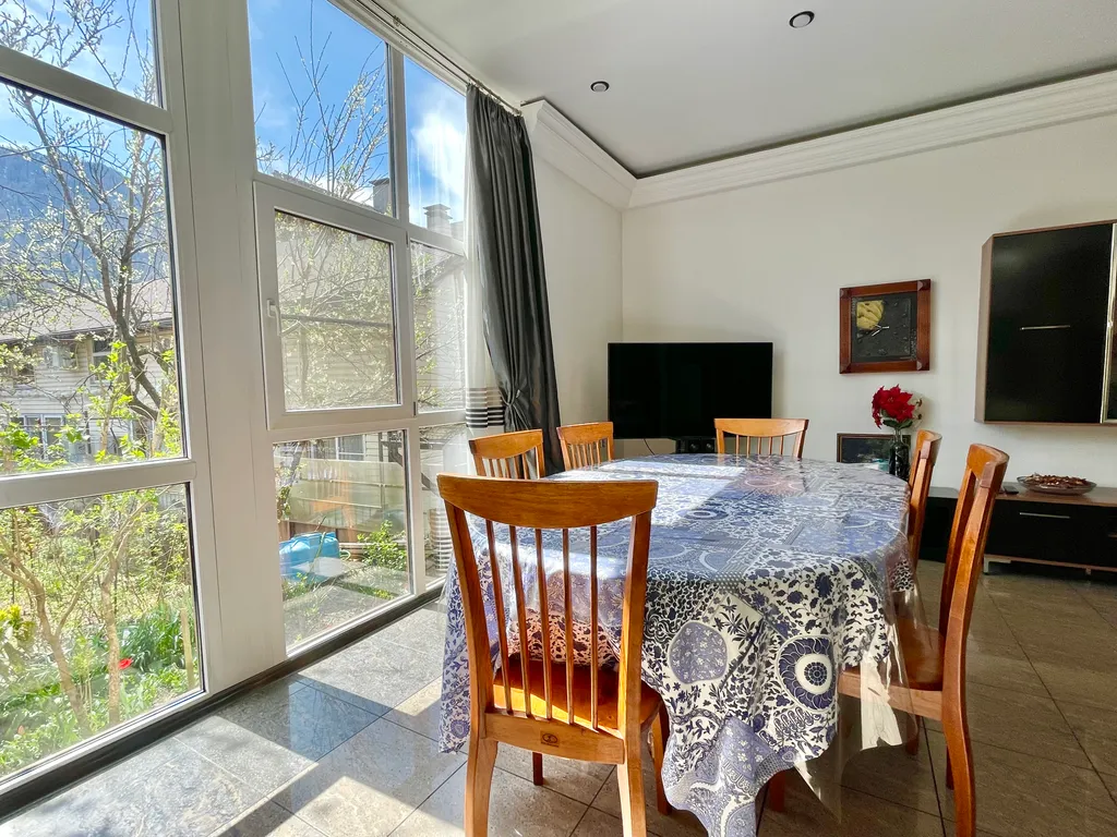 Коттедж в центре Красной Поляны с видом на горы