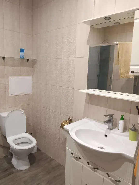 Просторная комната в квартире недалеко от моря