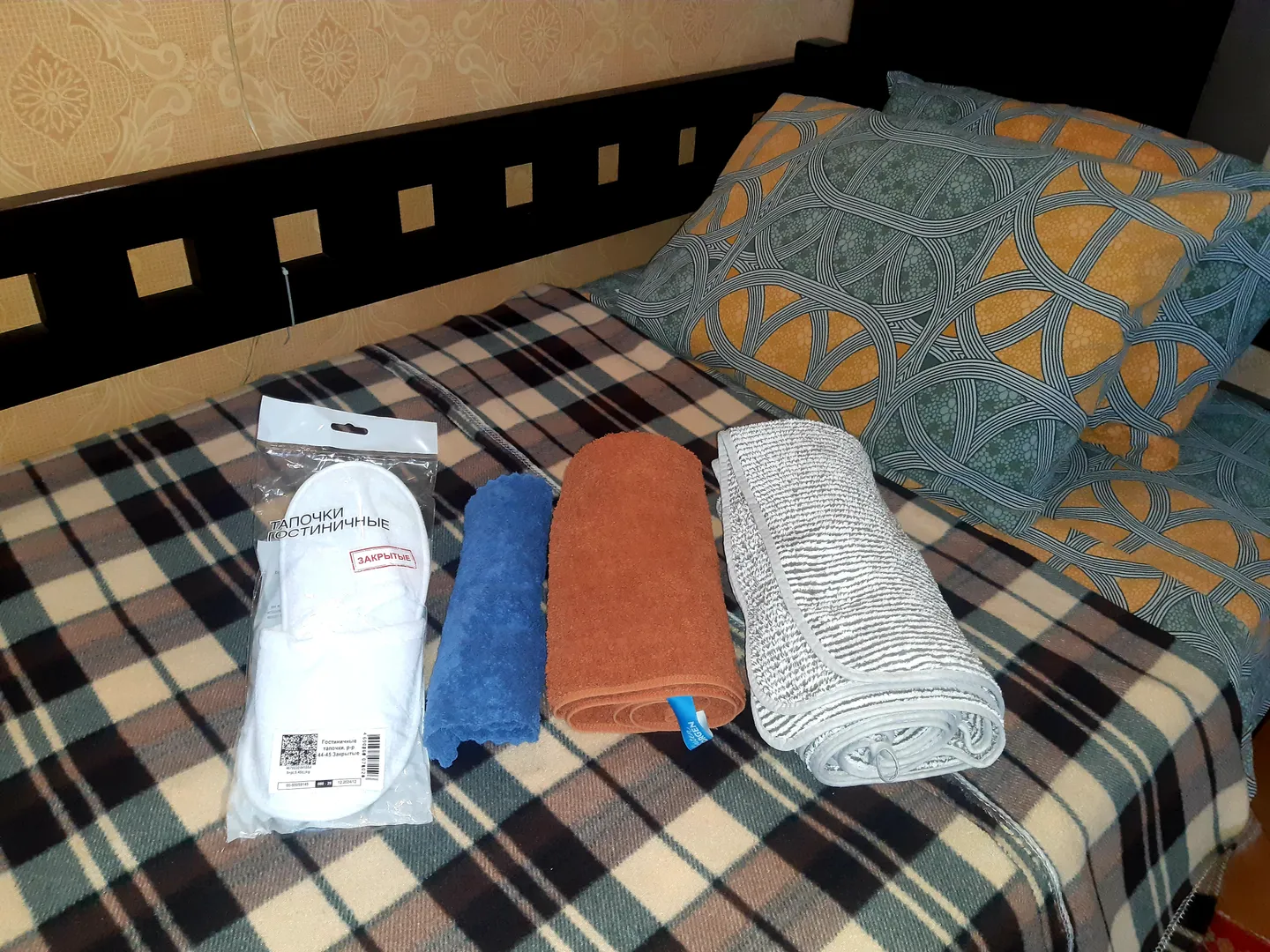 Тапочки, полотенца