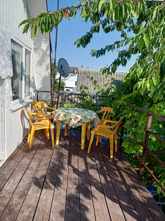 Коттедж Коттедж Уютный номер-студия со всеми удобствами на втором этаже с террасой — Ейск