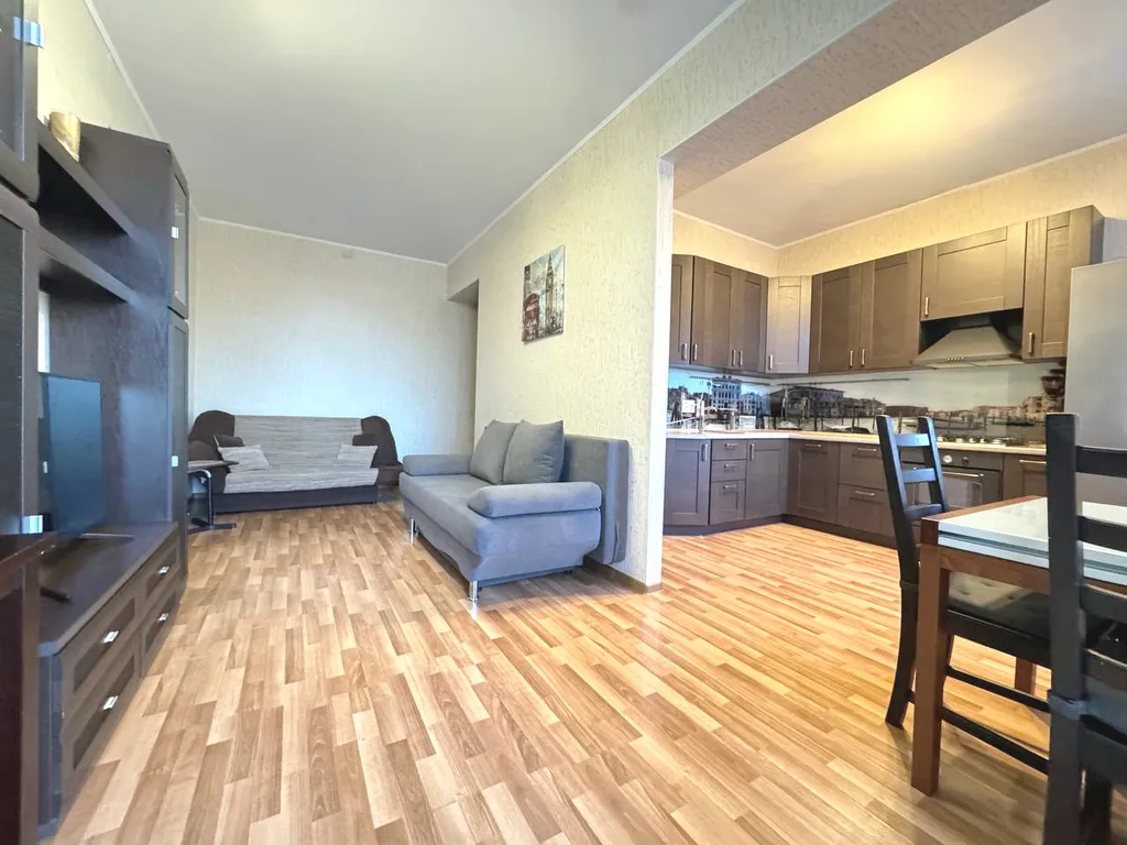 3-комнатная квартира в центре с балконом и кондиционером