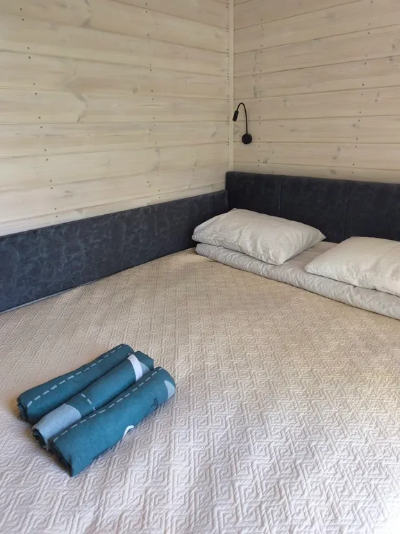 Новый деревянный современный дом в 2 минутах от моря