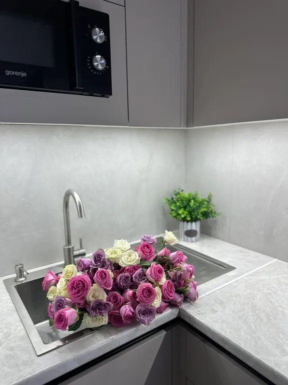 Уютная квартира в новом комплексе с дизайнерским ремонтом