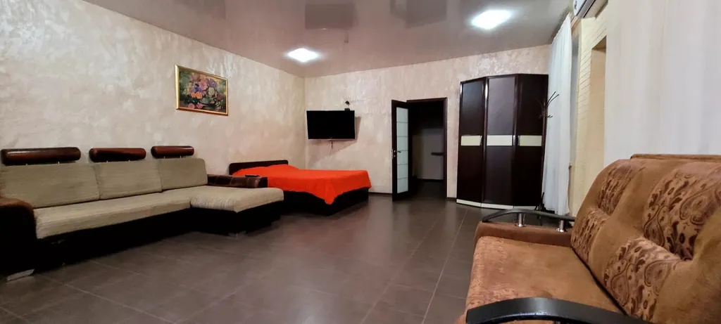 Отдельная большая двухкомнатная квартира в коттедже