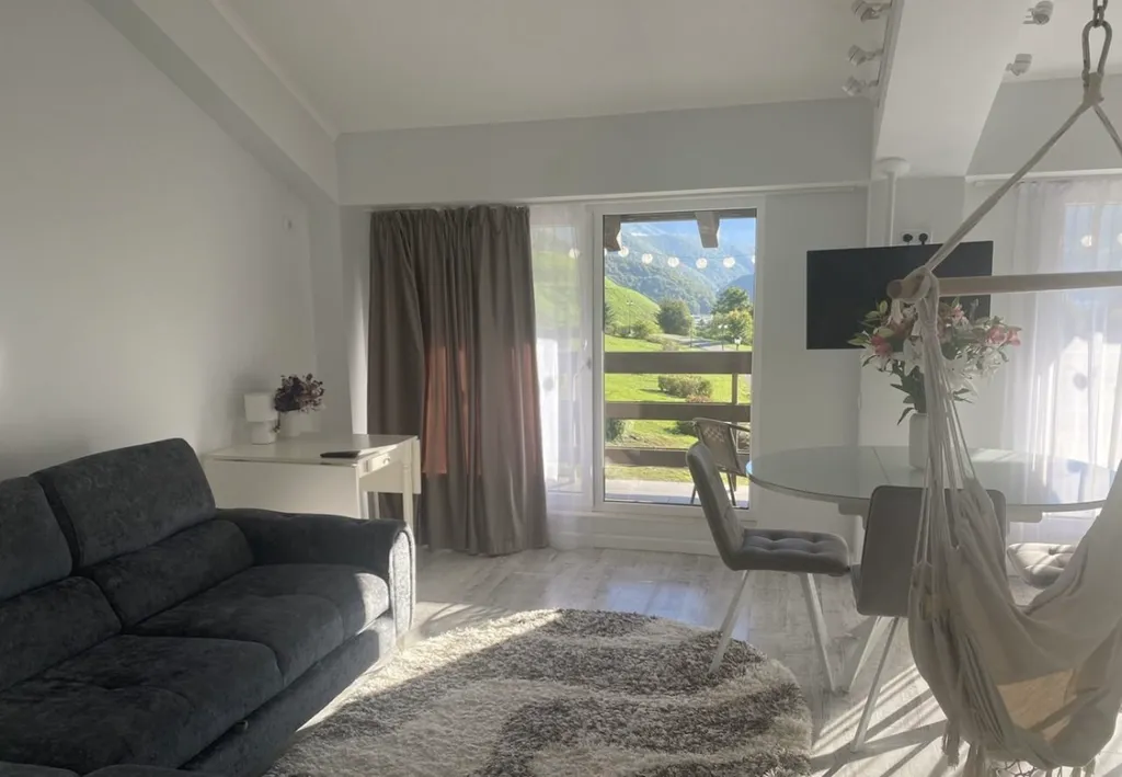 Гнездышко с видом на горы