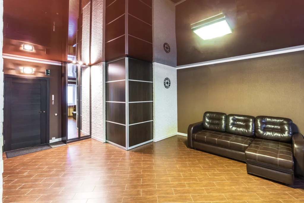 Студия с джакузи и камином