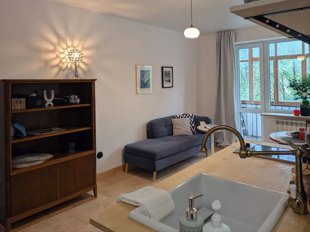 Уютная арт-квартира с душой, винтажем и видом на сквер — аренда посуточно в Псков