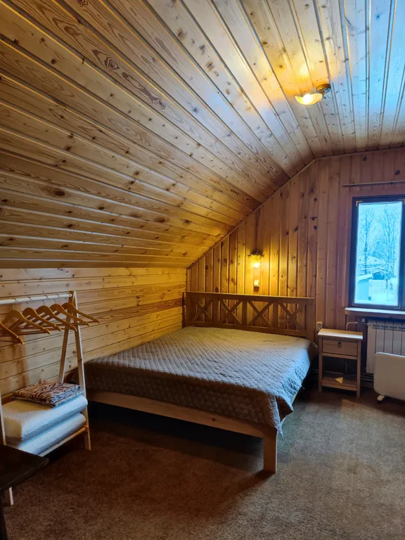 Дом с прудом